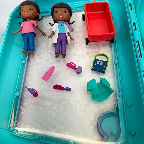 Disney Doc McStuffins Toy Doctor Set With Mini Figures & Accessories - Picture 2 of 3